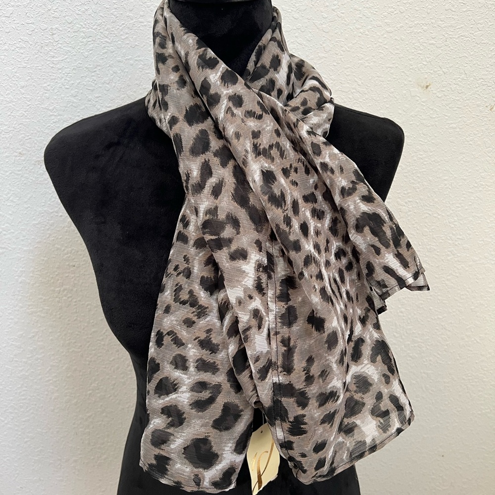 Collections Eighteen Leopard Print Scarf